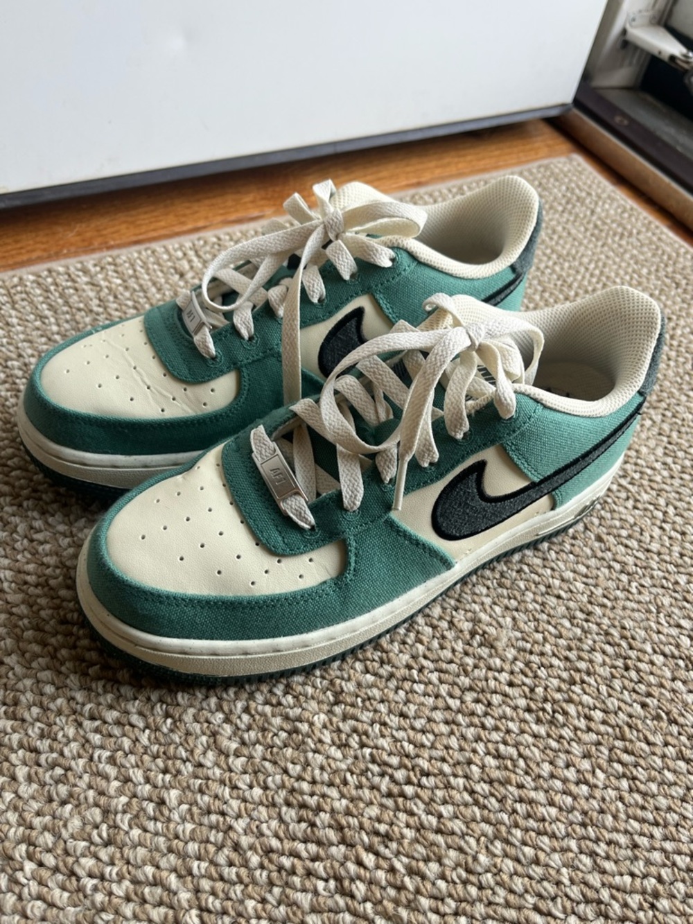 Nike Air Force 1 LV8